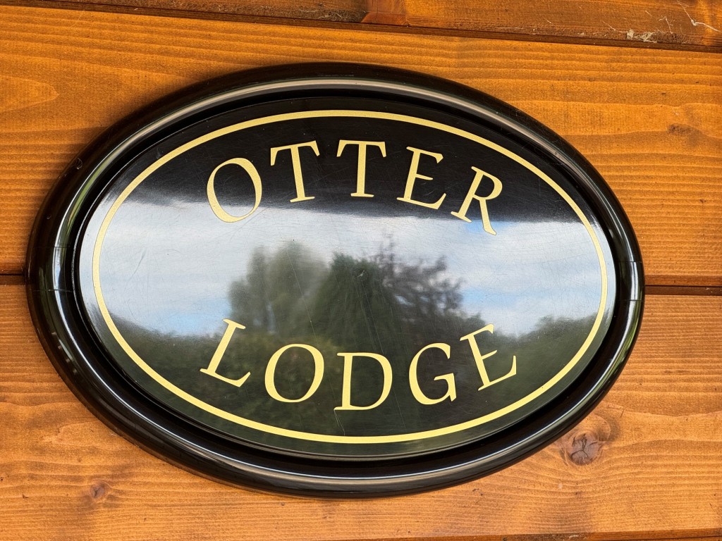 Lot: 71 - FREEHOLD TEN ACRE SITE WITH LAKES AND LODGES - Otter Lodge sign